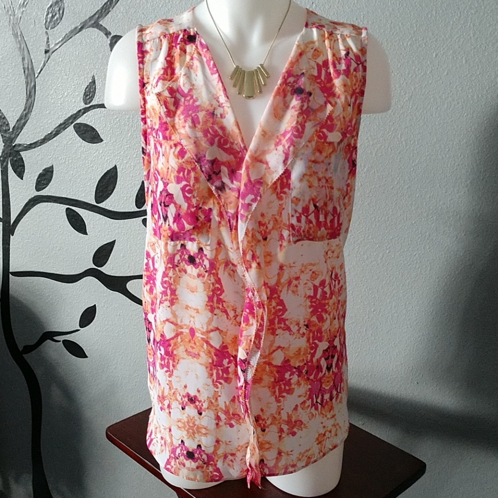 Apt. 9 Top